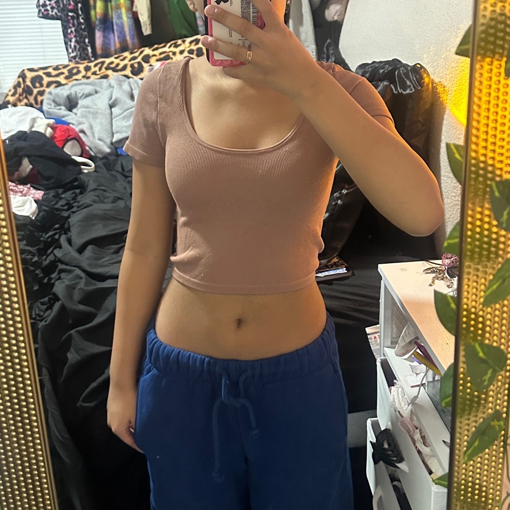 Bozzolo Beige/Nude Stretchy Ribbed Crop Top Size S/M
(fits like an XS-S)